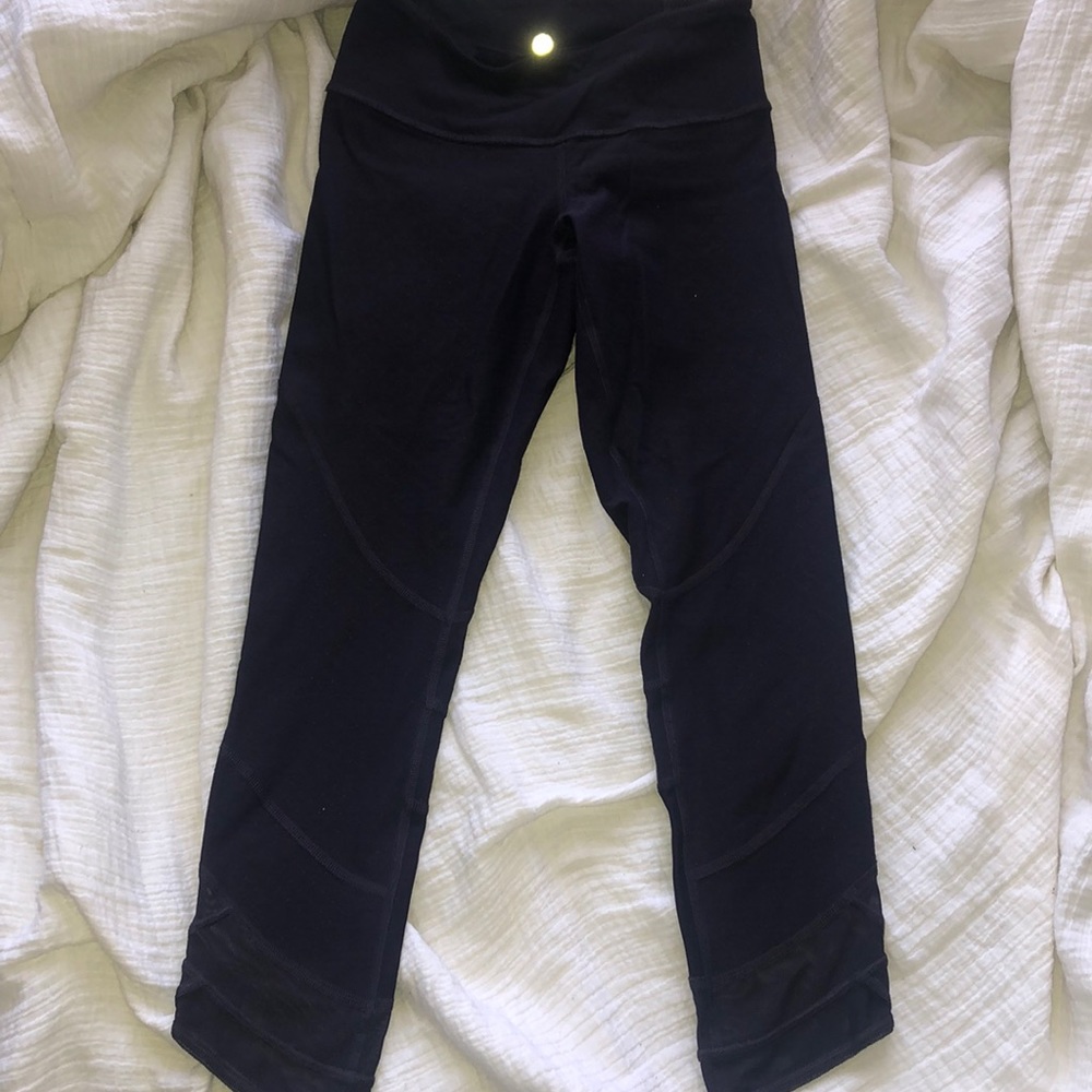 Cropped textured mesh lululemon leggings